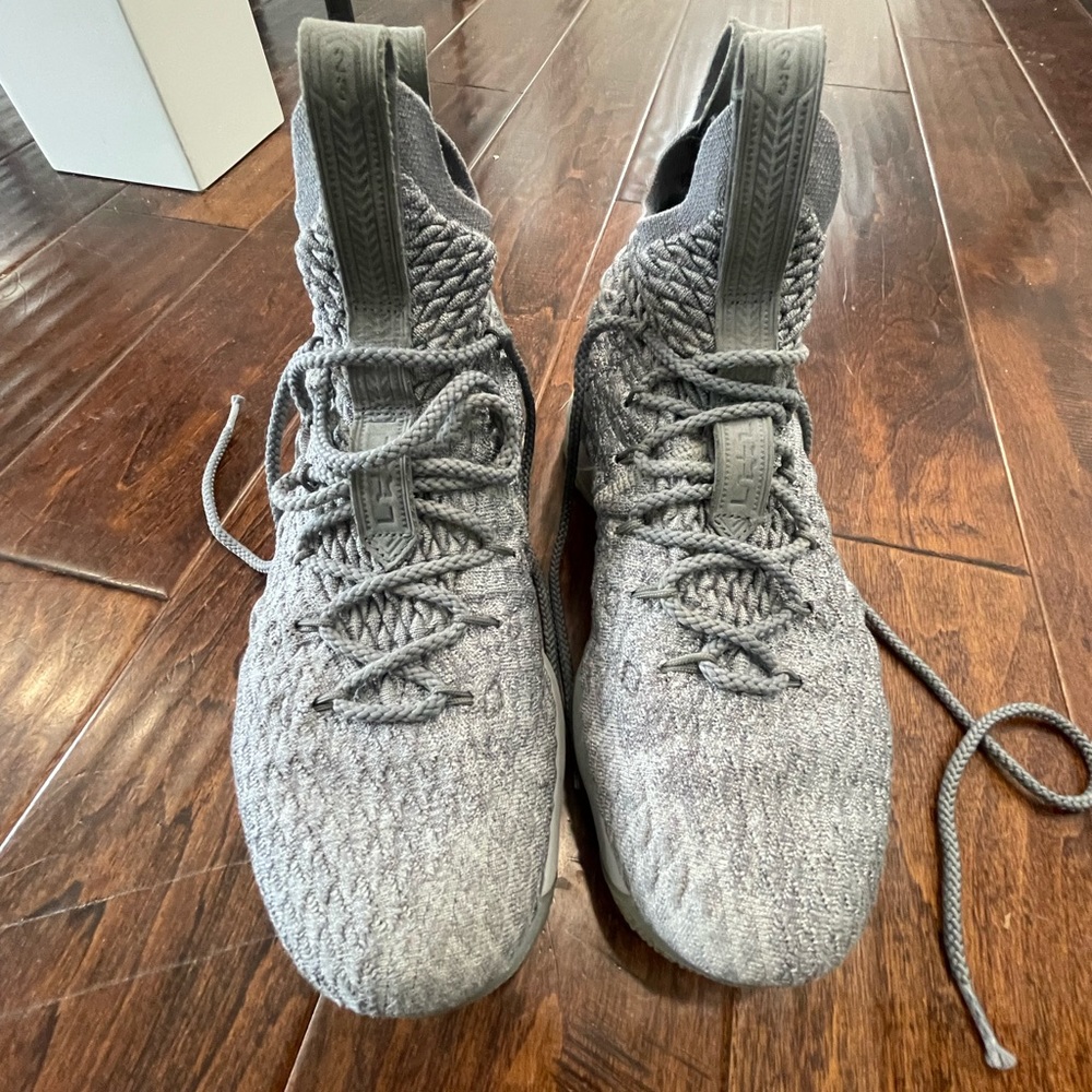 Lebron youth/women’s basketball shoe
